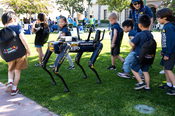 Children having fun at KinderCaminata